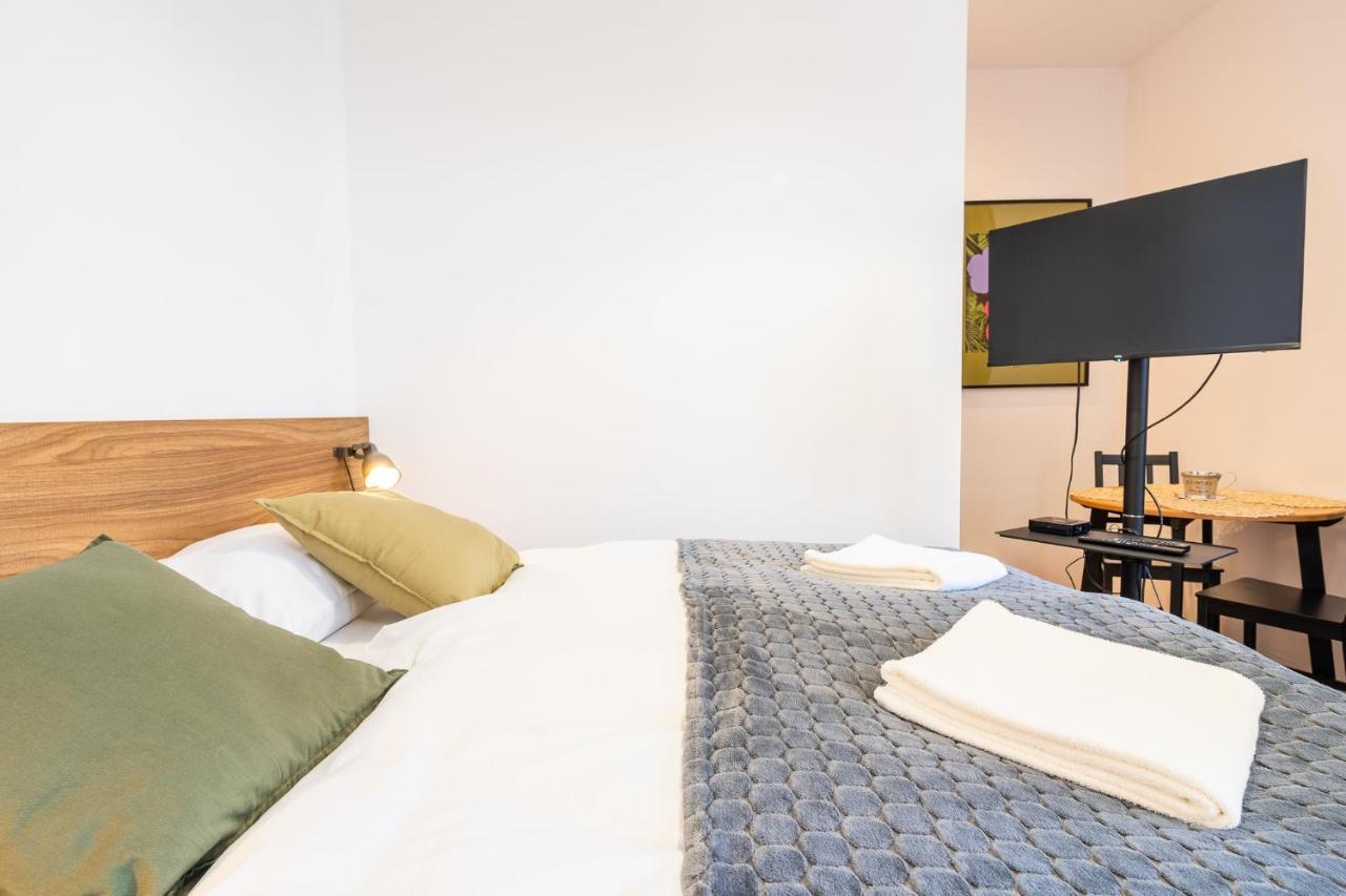 Elegant Very Berry Studios In Poznan Center By Noclegi Renters Kültér fotó